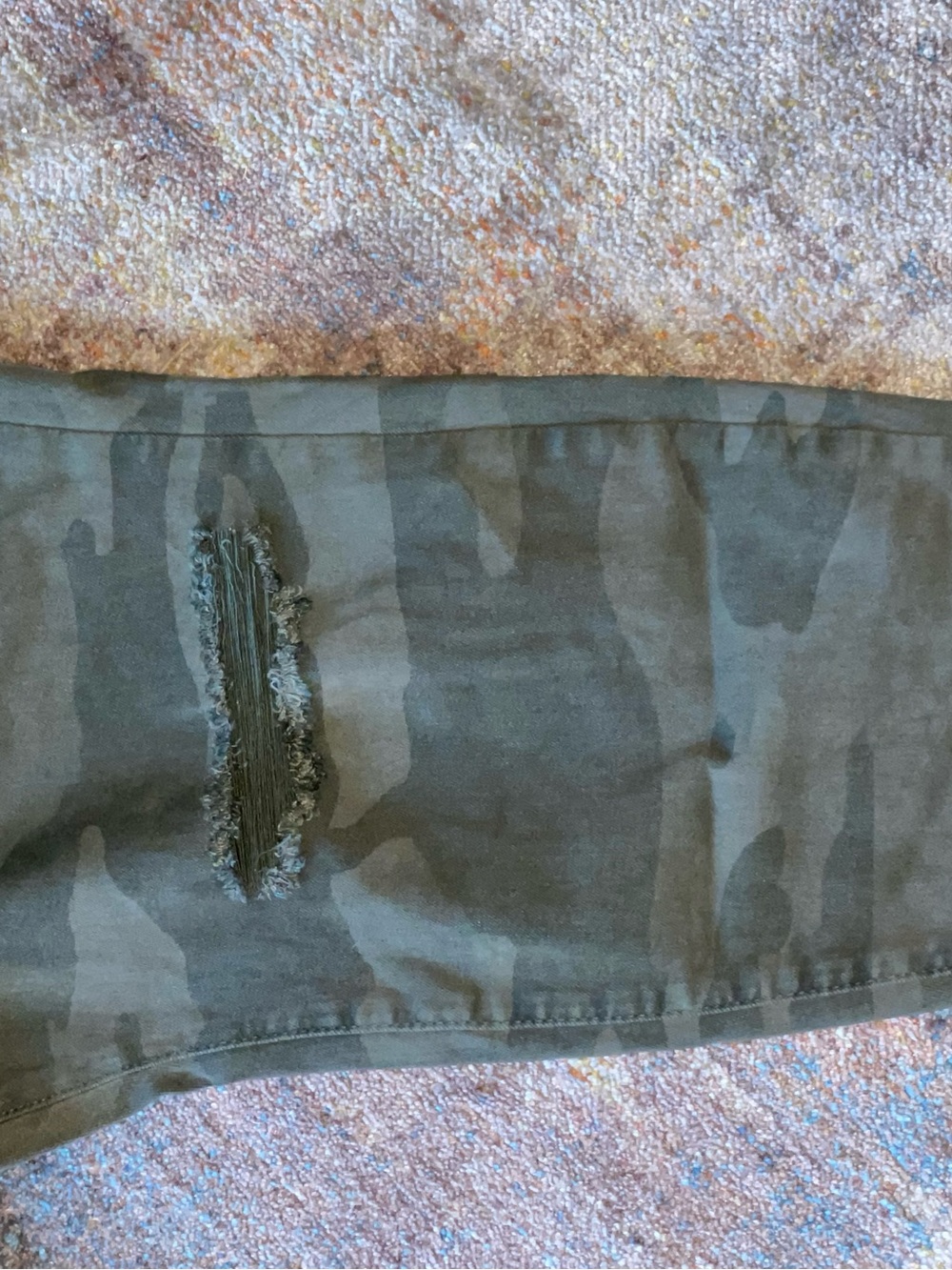 American Eagle Outfitters Camo Jeggings with Knee Distress 22 Short - Picture 3 of 10